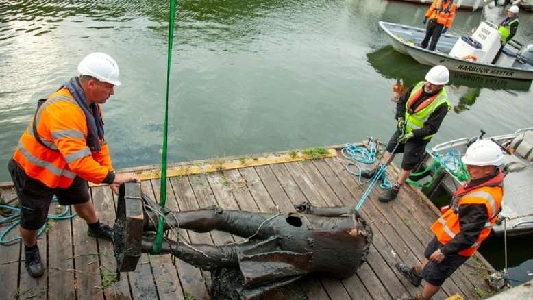 Estátua de escravocrata derrubada em Bristol será o foco da exposição Black Lives Matter
