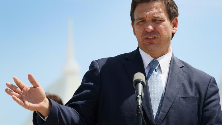 Governador da Flórida restringe voto por correio, agradando apoiadores de Trump