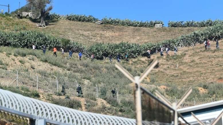 Migrantes são devolvidos ao Marrocos e União Europeia sobe o tom