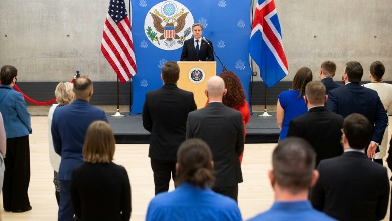 Sob tensão, EUA e Rússia se reúnem na Islândia