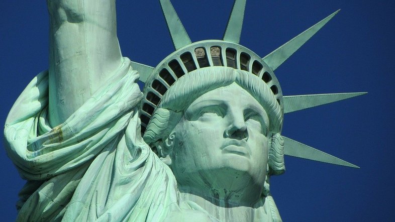 Buscas por voos do Brasil para os EUA crescem 719% após "turismo da vacina"