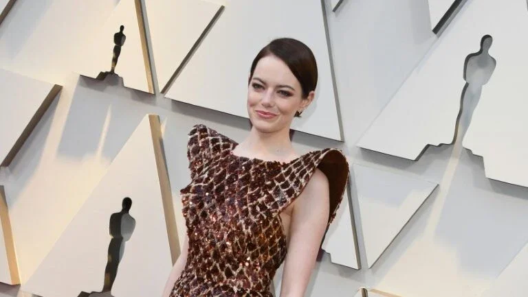"Cruella", o duelo entre Emma Stone e Emma Thompson em uma Disney com conotações punk