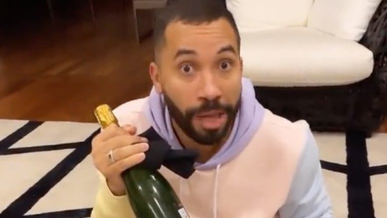 Gil se hospeda em hotel de luxo e curte os "recebidos"