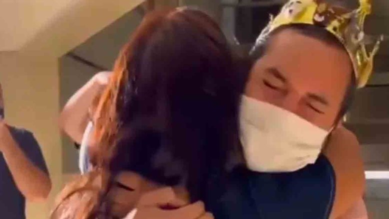 Após sair do 'BBB21', Gil chora ao reencontrar mãe