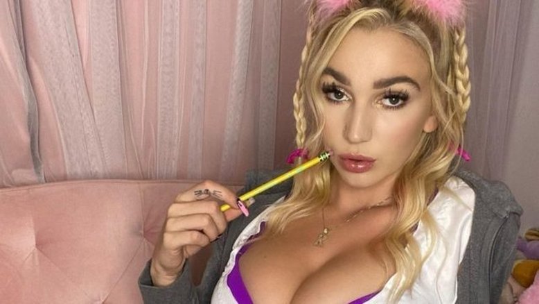 Atriz pornô revela que fama surgiu após vídeos gravados na biblioteca da faculdade