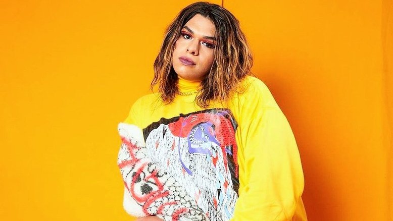 Gamer trans revela desejo de adotar um adolescente: "Fiquei comovida"