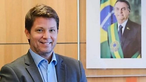 Internado, Mario Frias faz exigência e dá chilique em hospital