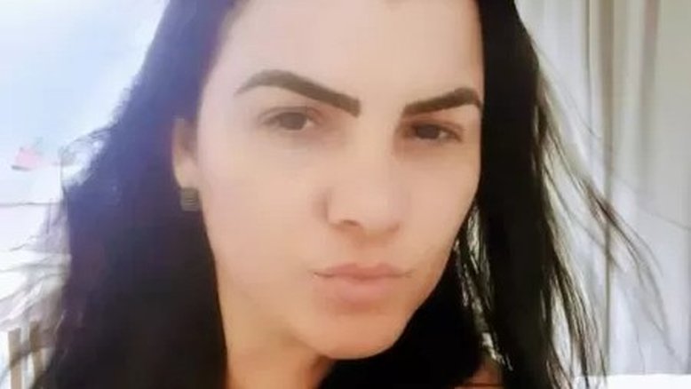 Homem é preso suspeito de matar namorada a golpe de canivete e enterrá-la em mata