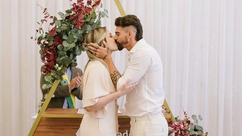 Ex de Vivi Araújo alfineta com foto do 'sim mais certo' da vida após casamento dela