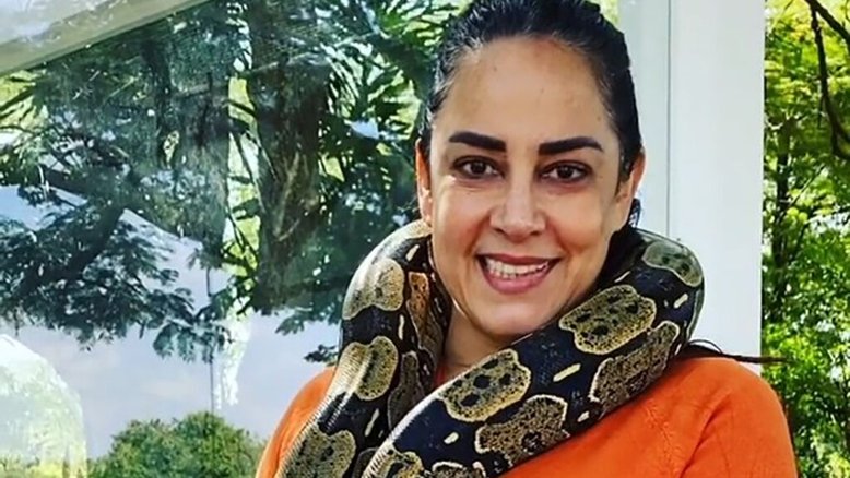 Silvia Abravanel mostra cobra jiboia de estimação: 'Filhota'