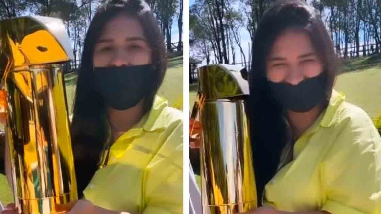 Simaria presenteia Simone com térmica de ouro