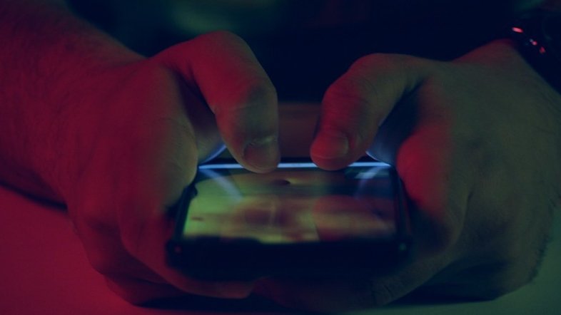 Garoto de programa vai à Justiça cobrar 15 mil reais de 'sugar daddy' por calote