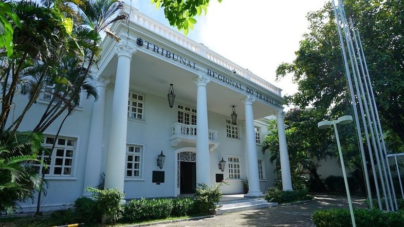 Funcionária é demitida após 'paredão de eliminação' em empresa de Fortaleza