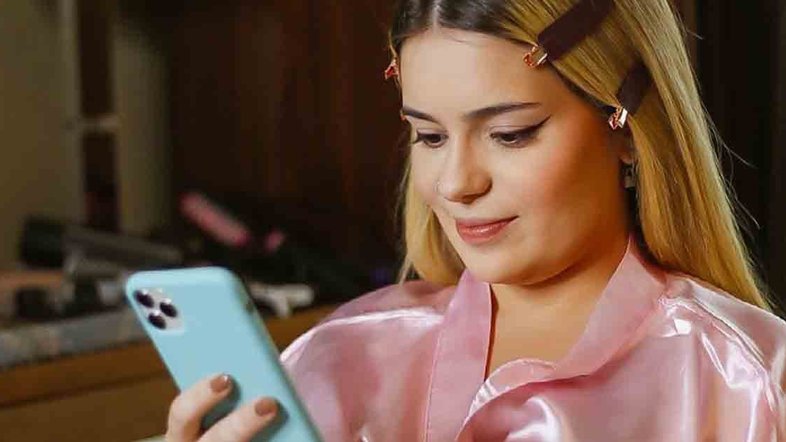 Viih Tube é acusada de usar sandália falsificada: ‘Não ligo pra preço’