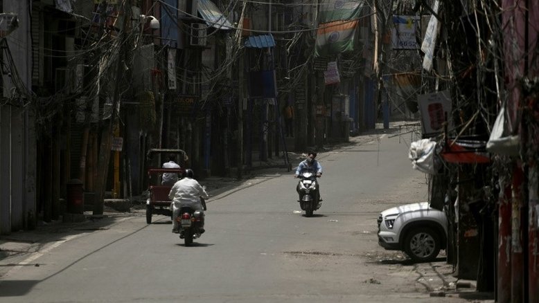 Nova Delhi e Mumbai iniciam desconfinamento após queda de infecções
