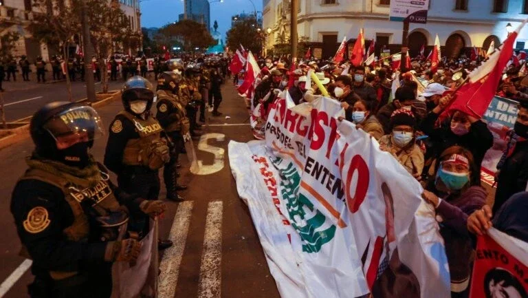 Crise no júri eleitoral do Peru complica ainda mais a proclamação do novo presidente