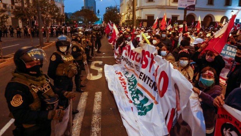 Crise no júri eleitoral do Peru complica ainda mais a proclamação do novo presidente