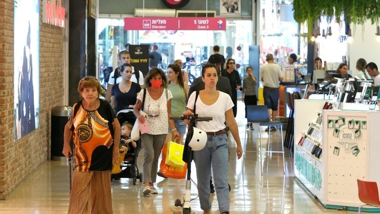 Israel retoma uso da máscara em locais públicos fechados após aumento de casos de covid-19