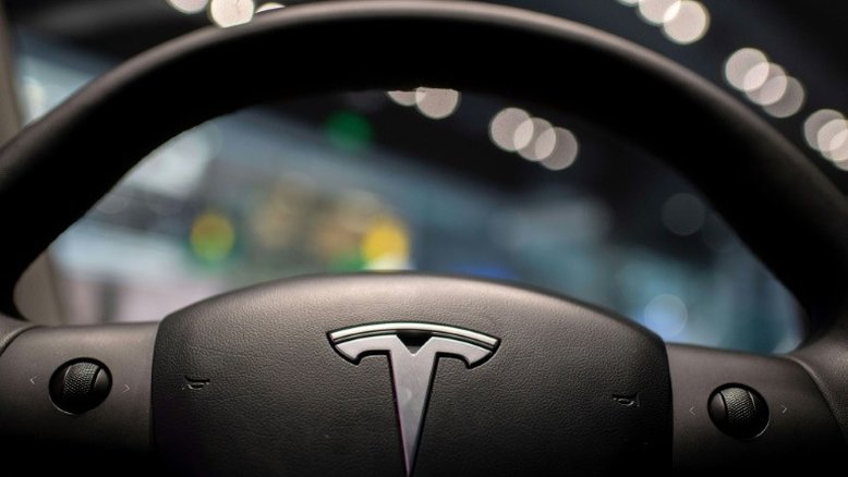 Tesla fará recall de mais de 285.000 carros na China por falha em software