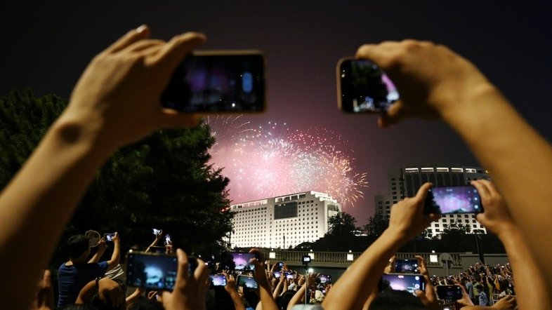 Gestão de covid-19 é exaltada em espetáculo do Partido Comunista chinês