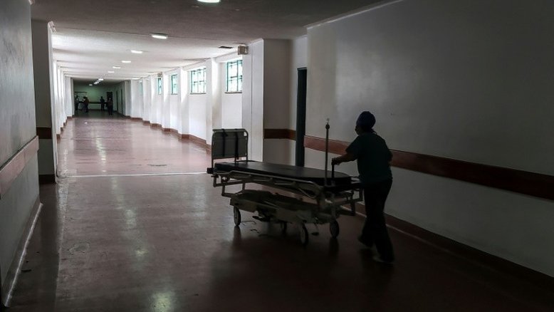 Um 'salário de fome', mas muita vocação em hospital na Venezuela