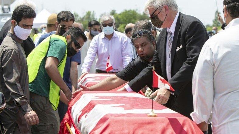 Canadá presta homenagem à família morta em atentado com caminhonete