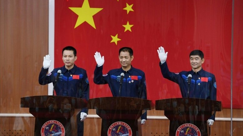 Astronautas chineses decolam na quinta para sua estação espacial