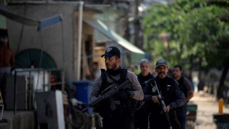 Chefe da maior milícia do Rio é morto em operação policial