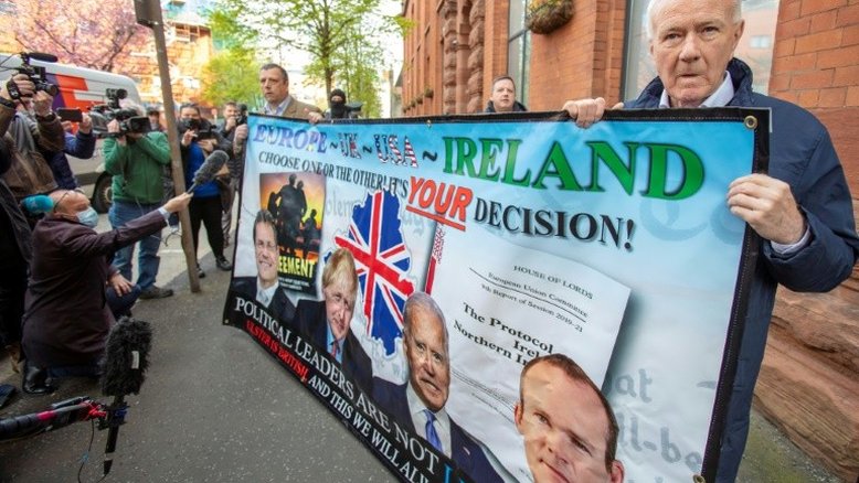 Unionistas e republicanos chegam a acordo para manter governo na Irlanda do Norte