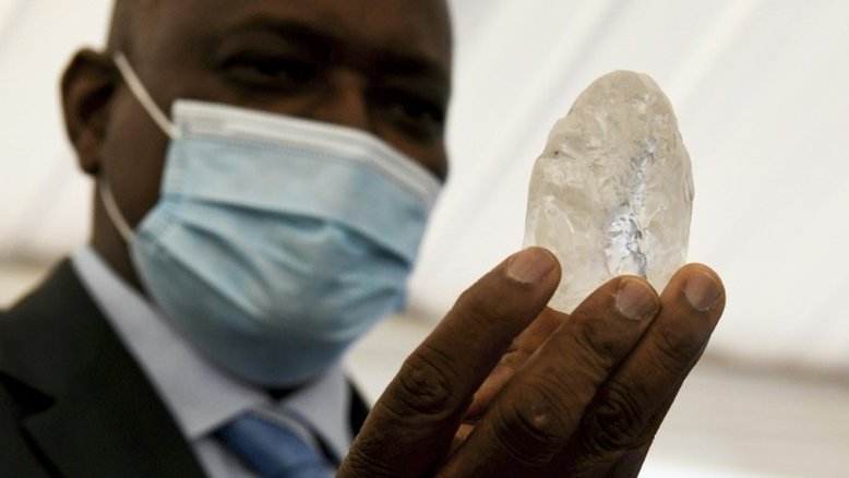 Botsuana anuncia descoberta do terceiro maior diamante do mundo