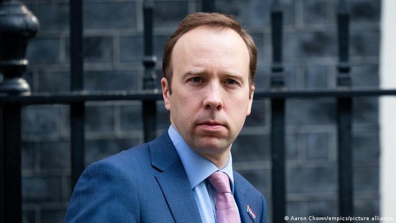 Ministro britânico cai após violar lockdown com amante