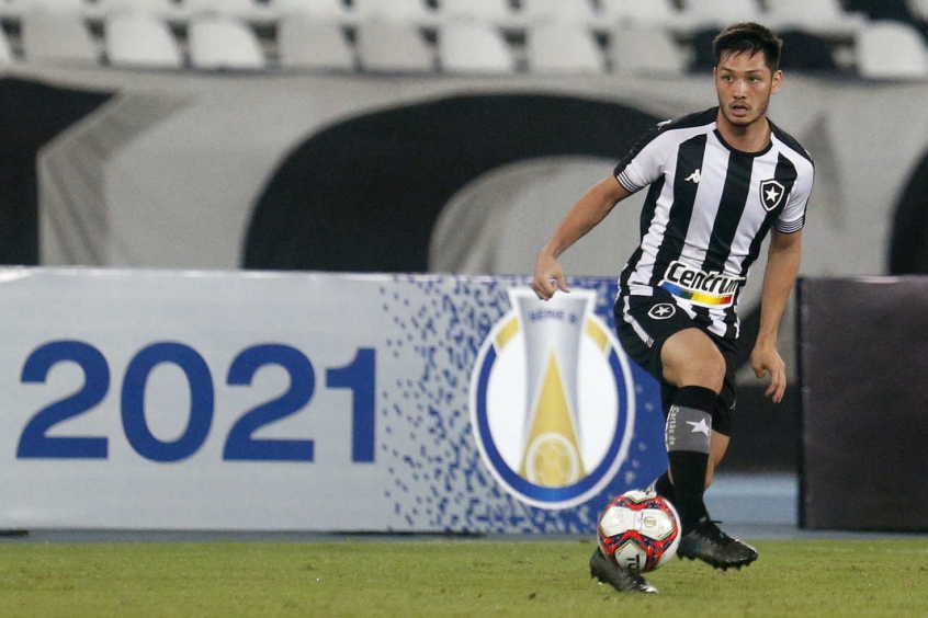 Chamusca elogia Luís Oyama, do Botafogo: 'Tem agregado muito à equipe'