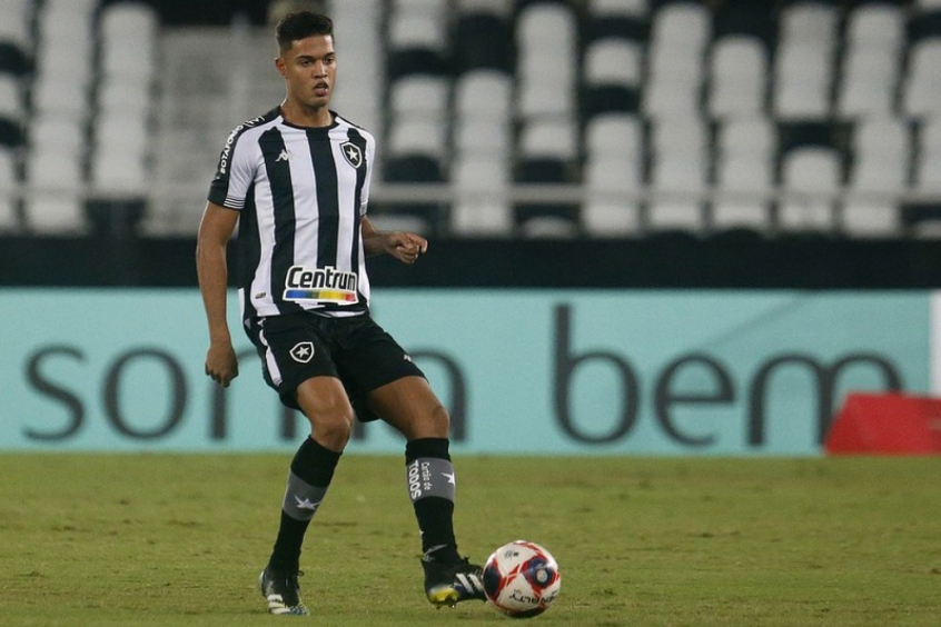 Tratativas finais: Botafogo encaminha venda de Sousa para o Cercle Brugge