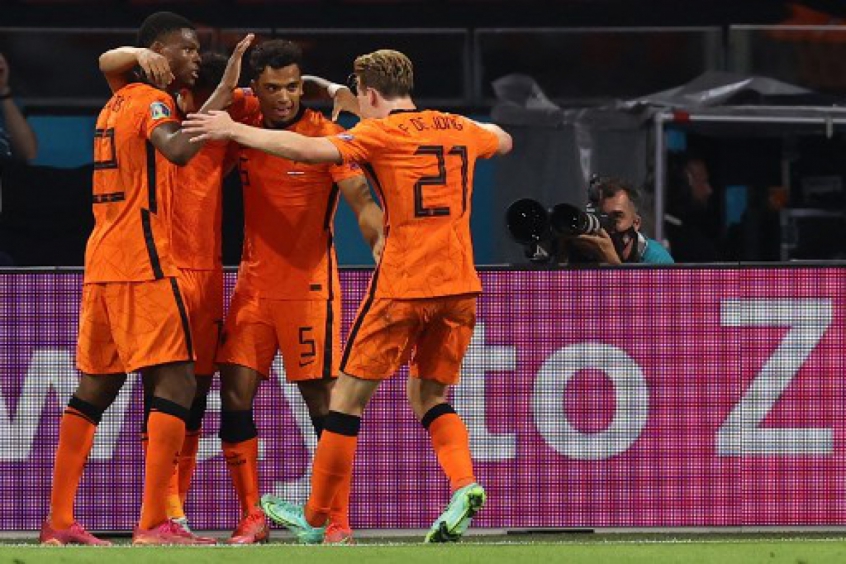 Holanda vence a Áustria e se aproxima de classificação para o mata-mata da Eurocopa