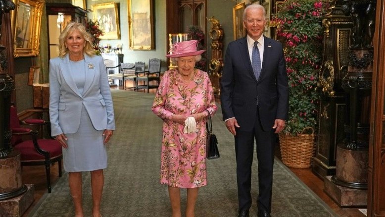 Rainha Elizabeth II recebe Joe Biden e sua esposa no Castelo de Windsor