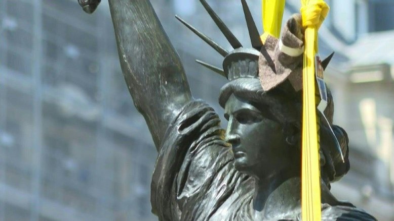 "Irmã menor" da Estátua da Liberdade enviada da França para os EUA