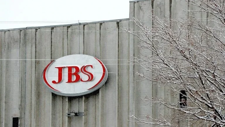 JBS paga US$ 11 milhões a hackers para resgatar acesso a dados
