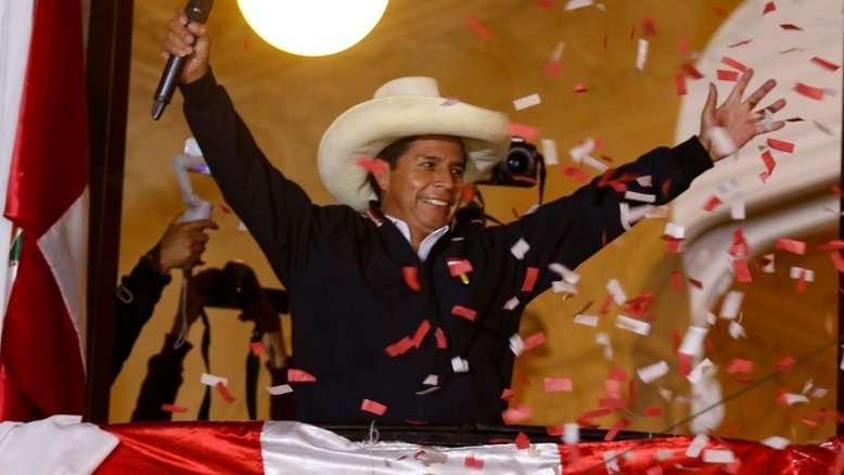 Castillo se considera vencedor ao ampliar vantagem na apuração de votos no Peru