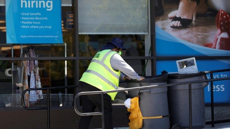 Mercado de trabalho melhora nos EUA, mas continua fraco