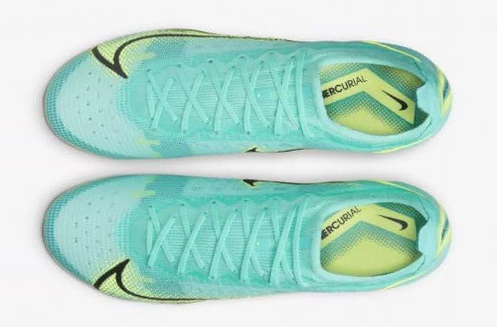 Corinthians multa atacante por usar chuteiras verdes 2 Mercurial Vapor 14. Foto: Reprodução Nike