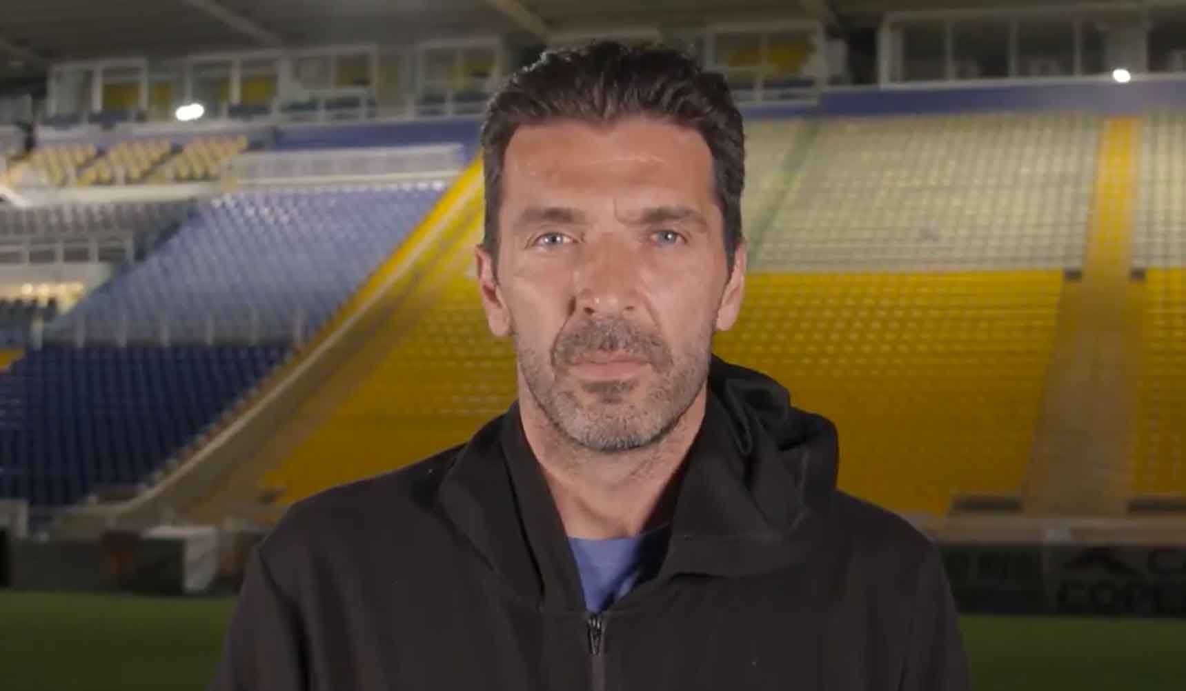 Aos 43 anos, um dos melhores goleiros de todos os tempos retorna ao Parma 2 Aos 43 anos, um dos melhores goleiros do mundo retorna ao Parma após 20 anos. Foto: Reprodução Twitter