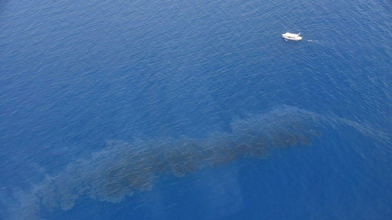 França se mobiliza diante de mancha de óleo perto da ilha da Córsega