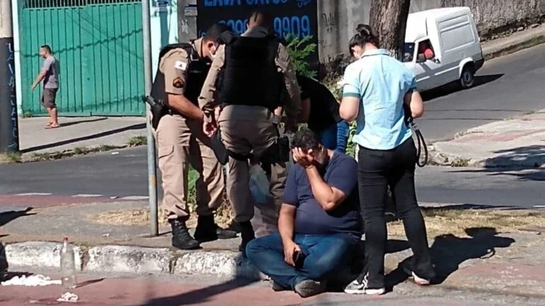 MG: Policial militar mata cachorro a tiros; 