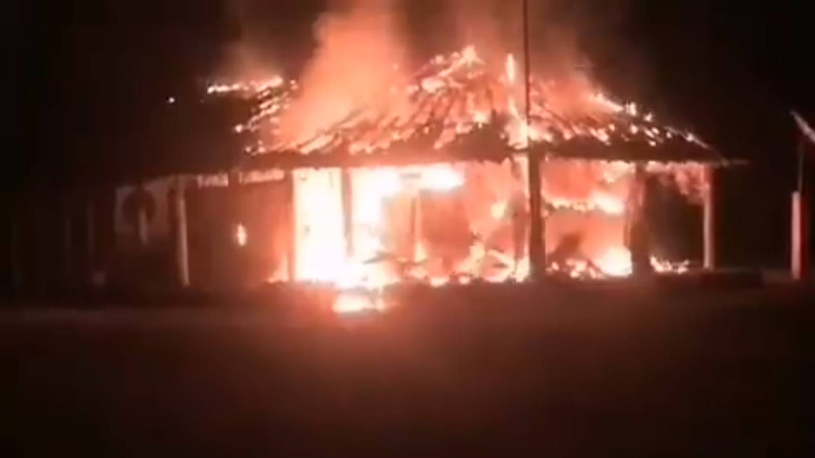 MG: Escola na Terra Indígena Xakriabá é incendiada e cacique dispara: 'Crime bárbaro'