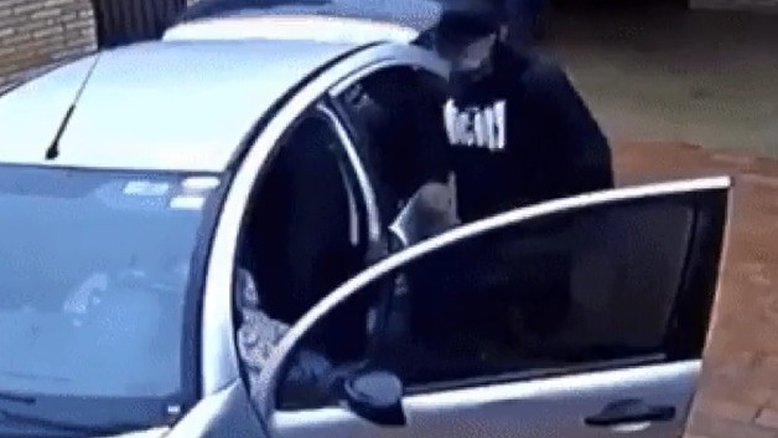 Criminosos invadem casa, roubam joias, relógios, cofre e deixam prejuízo milionário