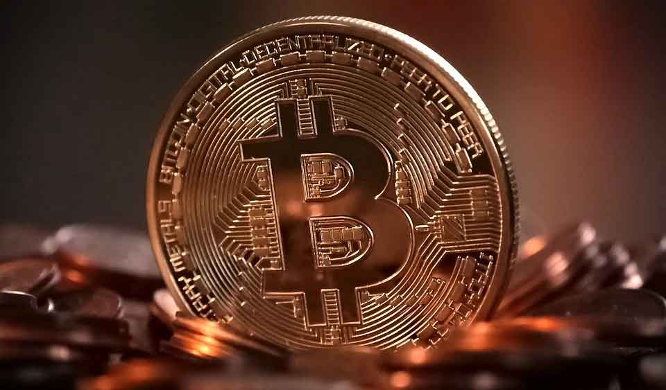 Começou a corrida para saber qual será o segundo país do mundo a colocar o Bitcoin como moeda