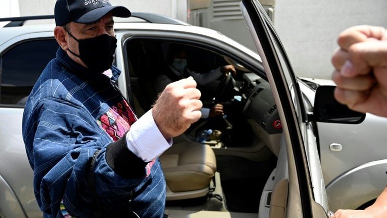 Giammattei pede a Kamala para 'regularizar' migrantes guatemaltecos