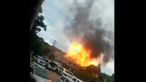 Vídeo: Carro-bomba explode em batalhão do exército na Colômbia