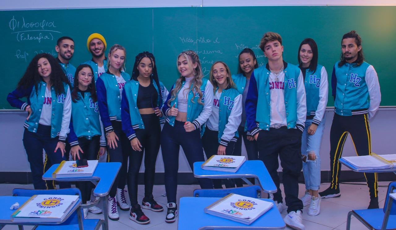 Vittoria Dutra grava clipe com participação de atriz de ‘As Aventuras de Poliana’