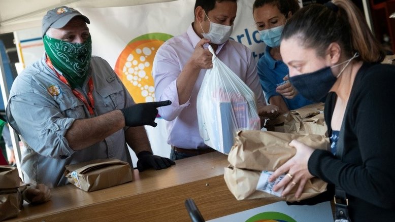 Chef José Andrés e sua ONG humanitária ganham prêmio Princesa das Astúrias da Concórdia